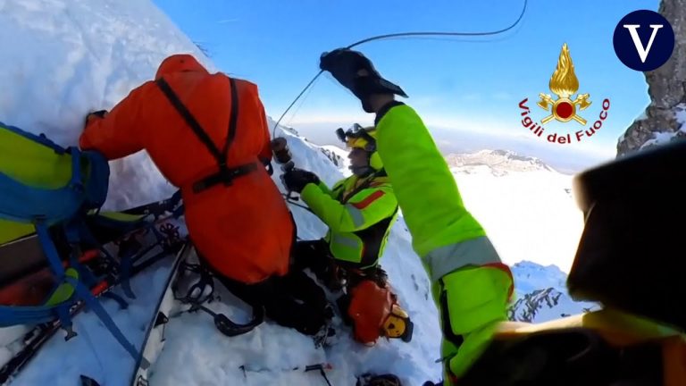 Se desplomó en un río desde un puente inestable, su hermano trató de rescatarlo a caballo y ahora lo rastrean en un inaccesible barranco de Neuquén