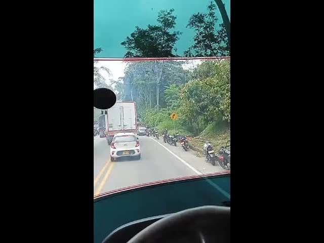 Accidente de cami&oacute;n provoca la muerte del conductor y saqueo de la carga durante labores de rescate