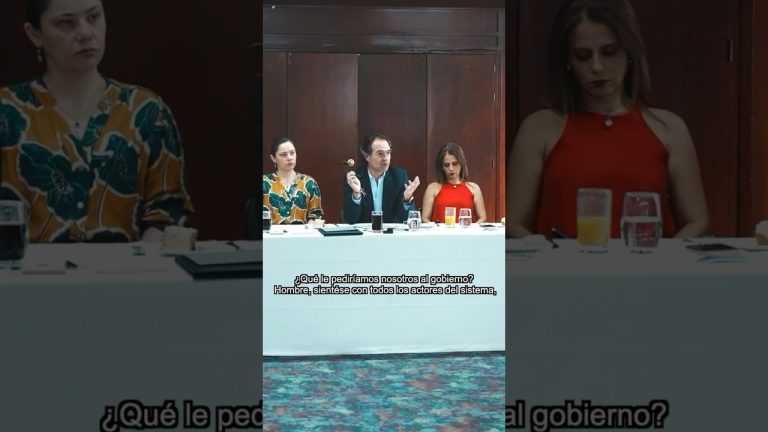 Intervención gubernamental en hospital por aumento excesivo de personal y gestión inadecuada de fondos.