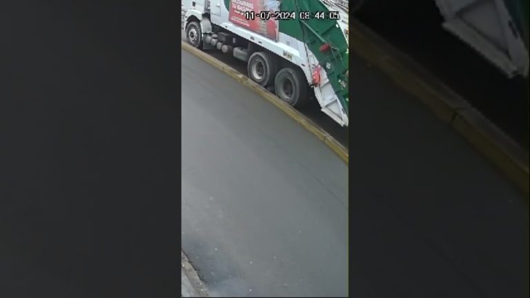 Accidente en La Plata: camión de basura arrolla a trabajadora de limpieza en plena faena