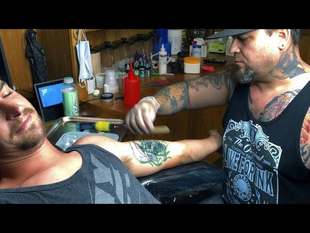 Descubren perros con tatuajes de esvásticas en sus orejas en río negro