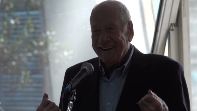 La academia nacional concede el galardón Pluma de Honor a destacados periodistas