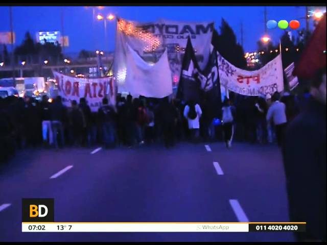 Trabajadores despedidos bloquean ramal Tigre de la Panamericana, generando demoras significativas.