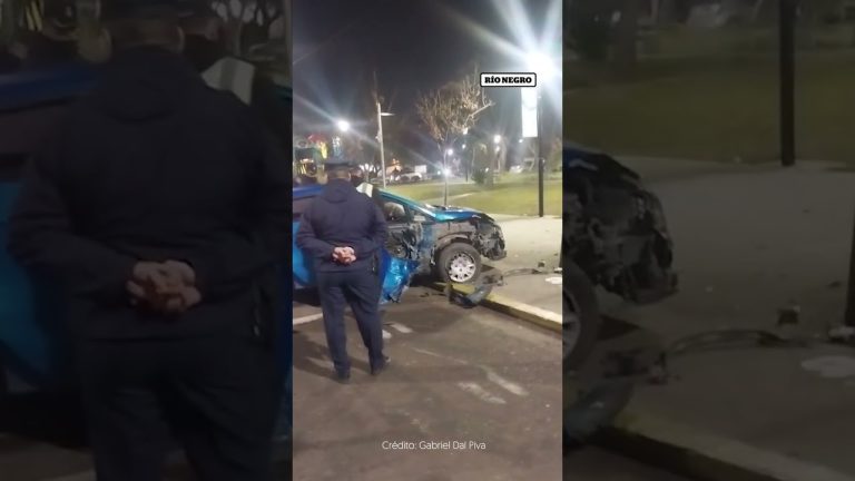 Conductor ebrio chocó contra una parada de autobús y atropelló a varias personas, intentó escapar pero fue retenido en Neuquén
