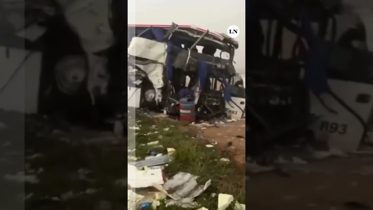 Fatal colisión deja tres fallecidos en la ruta 3 de Santa Cruz entre autobús y camión