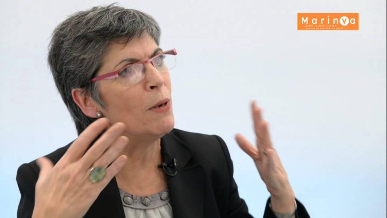 La importancia de jugar en familia para el crecimiento infantil.