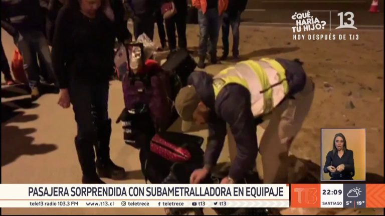 Autobús se desvía por fuerte tormenta y queda atrapado en una zanja en ruta 5: “Una ráfaga nos sacó del camino