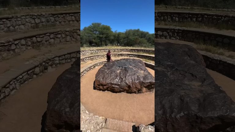 Descubren un enorme objeto metálico en un campo de Chaco; vecinos creen que proviene del cielo