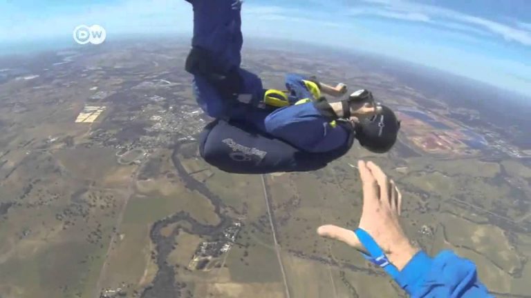 Fallecimiento de una mujer tras incidente con paracaídas defectuoso en salto desde avioneta en Miramar