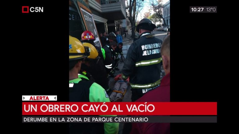 Accidente múltiple con vuelco en Parque Centenario deja un herido