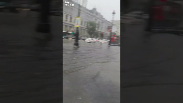 Fuertes lluvias en Buenos Aires: 100 mm en dos horas causan inundaciones en una autopista principal