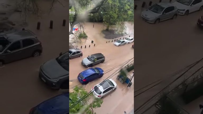Ruptura de tubería principal en el Bajo Belgrano provoca inundaciones y caos vehicular, vecinos atrapados