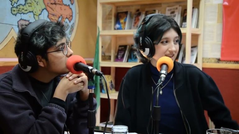 Cómo las masculinidades emergentes impactan a los adolescentes en plataformas digitales: riesgos de referentes dañinos