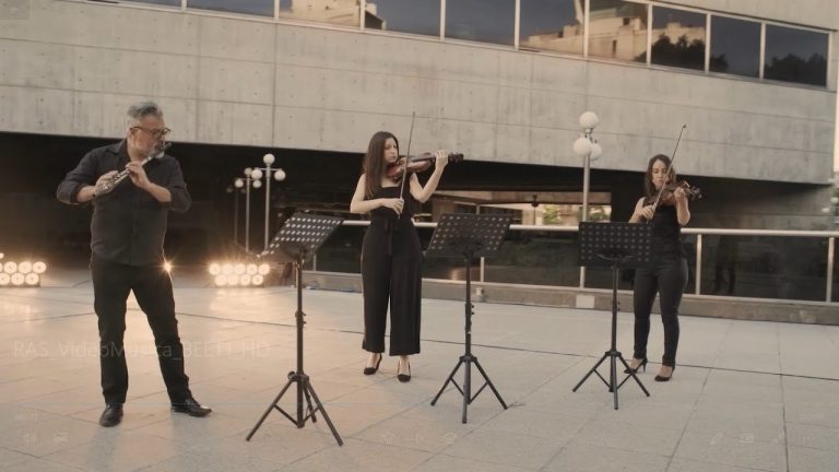 Desde una infancia en una conocida villa de Buenos Aires hasta tocar la viola junto a un famoso tenor en un prestigioso teatro argentino