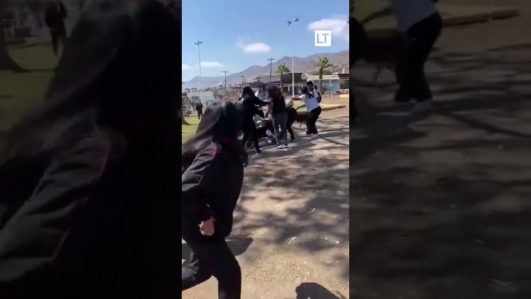 Madre irrumpe en escuela y ataca a estudiante con cadenas tras conflicto con su hija: amenaza de muerte incluida