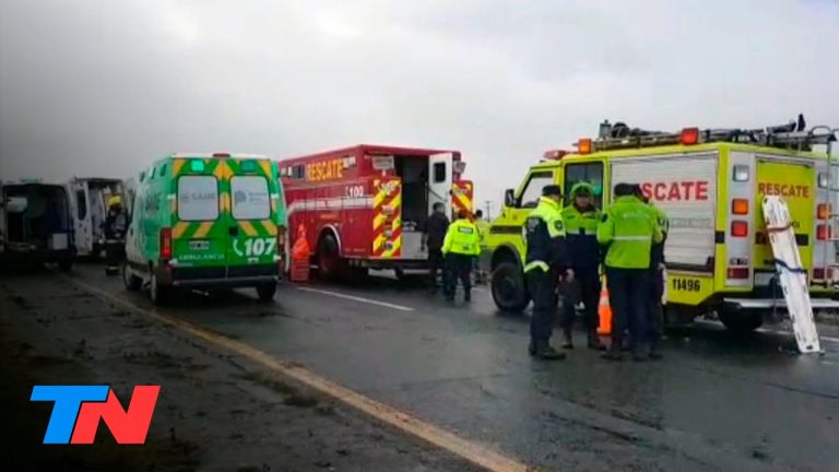 Tragedia en la Ruta 2: vuelco de un micro hacia Mar del Plata deja dos fallecidos