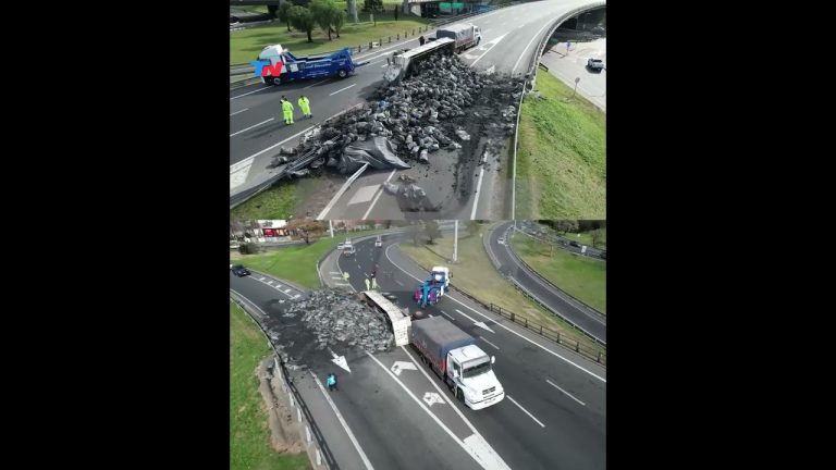 Bloqueo completo en la autopista por un camión volcado que obstruye la Panamericana
