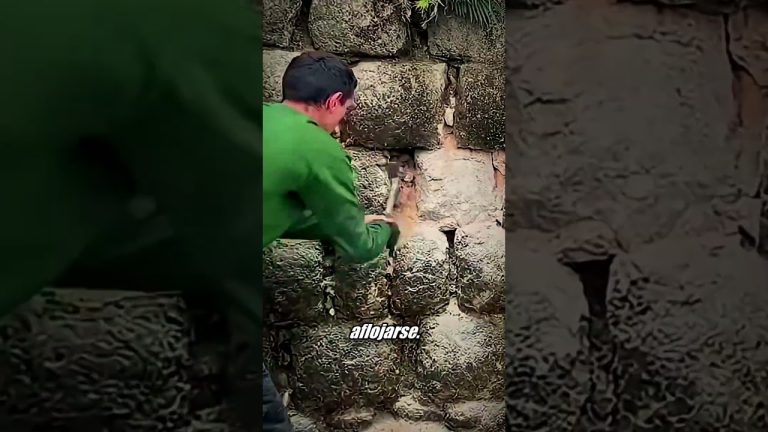 Colocaron dos enigmáticas cunas con enormes corazones en el obelisco: descubre su autor y motivo