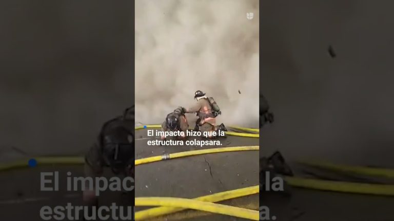 Cuatro bomberos arrollados mientras combat&iacute;an un incendio, uno falleci&oacute;