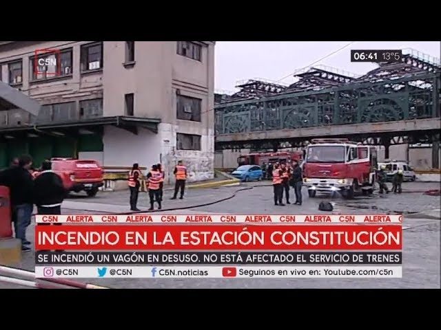 Incendio de vagones en desuso en terreno de Colegiales