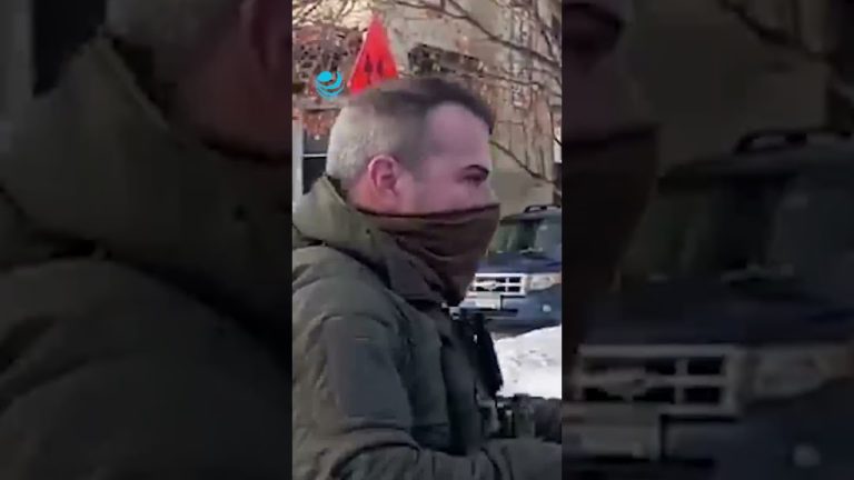 Desafía a una exfiscal tomando una iglesia en Minnesota y es arrestado de inmediato.