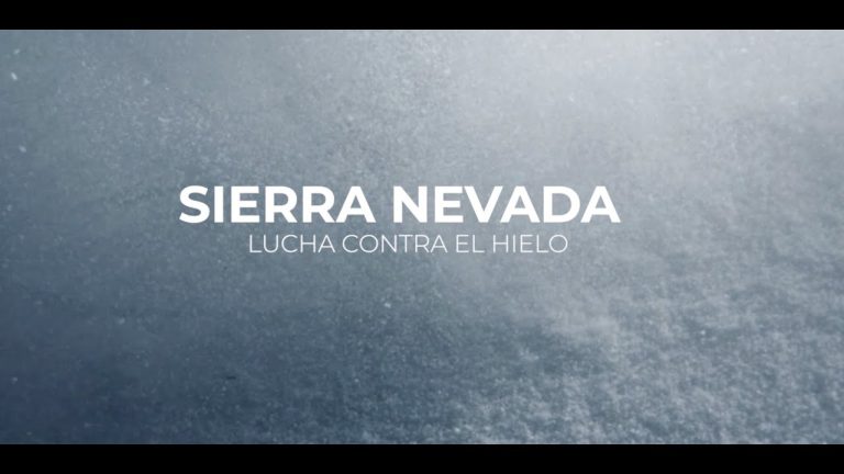 Inusual nevada veraniega cubre de blanco el pico del popular cerro tur&iacute;stico