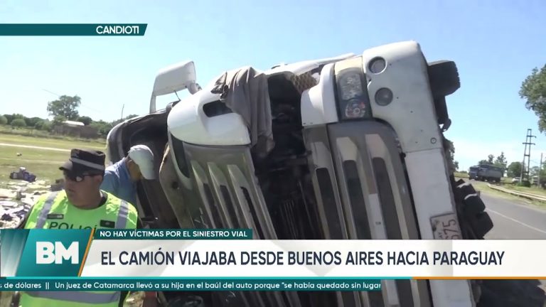 accidente de camión con carga de fernet en entre ríos atrae a vecinos que se llevan botellas