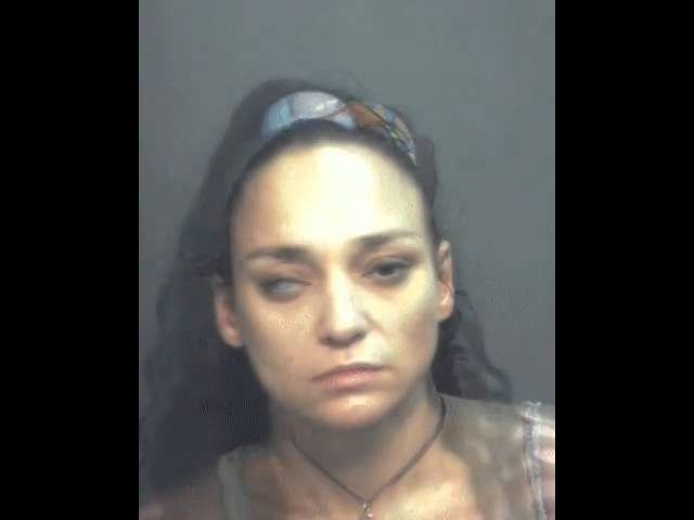 Las mujeres detr&aacute;s del microtr&aacute;fico de drogas: un vistazo m&aacute;s all&aacute; del expediente