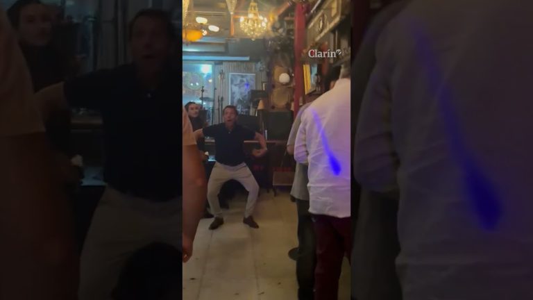 Contin&uacute;a la pol&eacute;mica: captan al progenitor de Agostina P&aacute;ez repitiendo sus gestos racistas