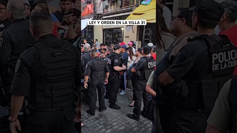 Desalojan ic&oacute;nico club nocturno del oeste del conurbano; propietario y empleados resisten al desalojo