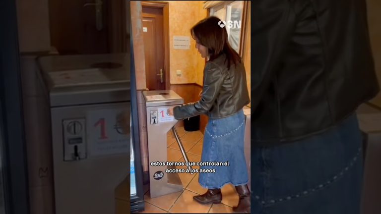 Durante la madrugada, utilizan topadoras para demoler el mercado informal de la Bristol