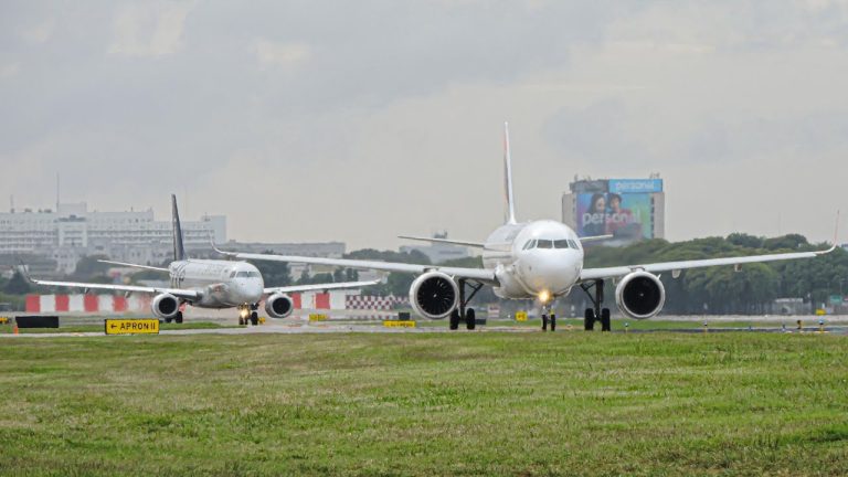 Inusual colisi&oacute;n entre aviones de aerol&iacute;neas argentinas y latam en aeropuerto de santiago