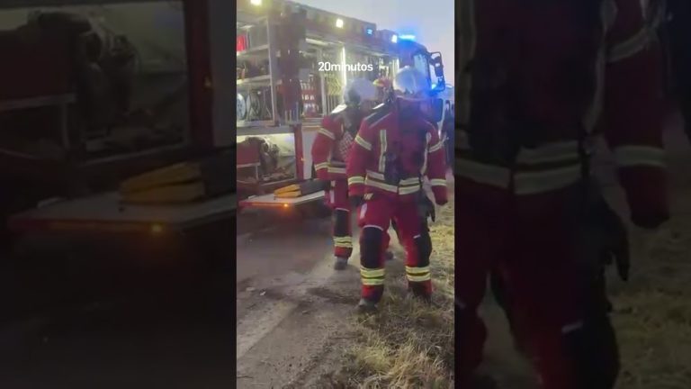 Accidente en la General Paz: colectivo termina sobre el muro y provoca corte total