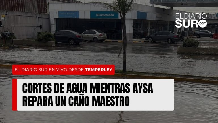 Avería en la tubería principal de AySA provoca inundaciones en Temperley y cortes de agua en el sur del Gran Buenos Aires