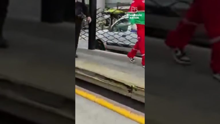 Fatal accidente en Metrobus en Colegiales: mujer mayor fallece al quedar atrapada al descender del colectivo