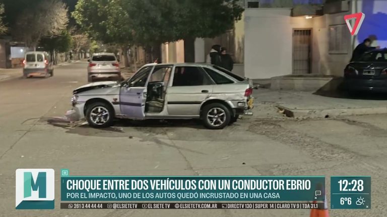 Impactante accidente: conductor ebrio estrella su camioneta contra la habitaci&oacute;n de un jubilado mientras dorm&iacute;a