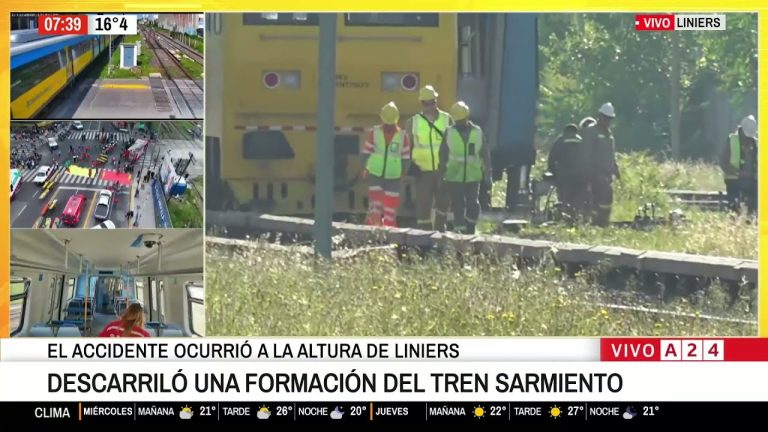 Demoras y cancelaciones en el tren Sarmiento tras colisión de una formación con un vehículo