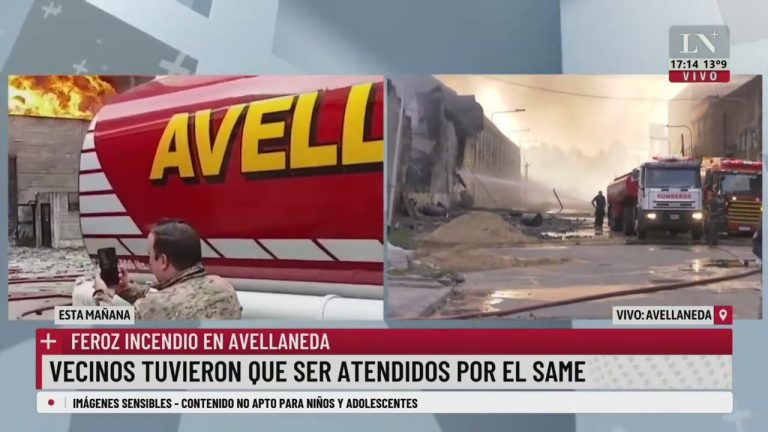 Gran fuego en dep&oacute;sito cercano a centro comercial en Avellaneda: numerosos bomberos en acci&oacute;n