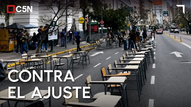 La universidad exige al gobierno respetar la ley de financiamiento con clases abiertas en una plaza emblem&aacute;tica
