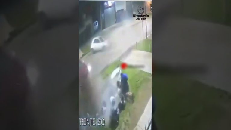 Recolector de basura escapa por poco de ser atropellado en un choque entre vehículos en San Francisco Solano