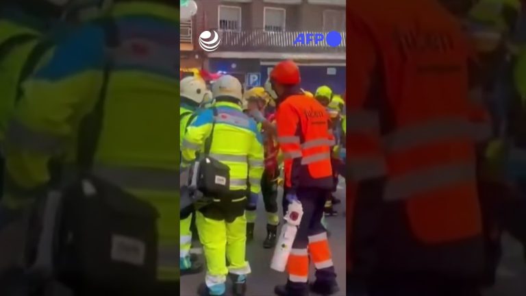 Colapso del entrepiso de un bar durante una fiesta de cumpleaños deja al menos 15 heridos.