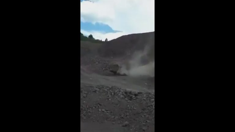 Conductor sobrevive milagrosamente a un deslizamiento de rocas en carretera de Mendoza