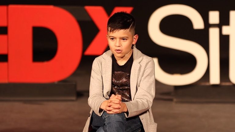 El relato motivador de un niño de diez años con un trastorno raro más común que el autismo