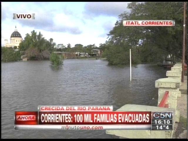 Inundaci&oacute;n hist&oacute;rica en itat&iacute;: residentes usan embarcaciones y buscan protecci&oacute;n espiritual